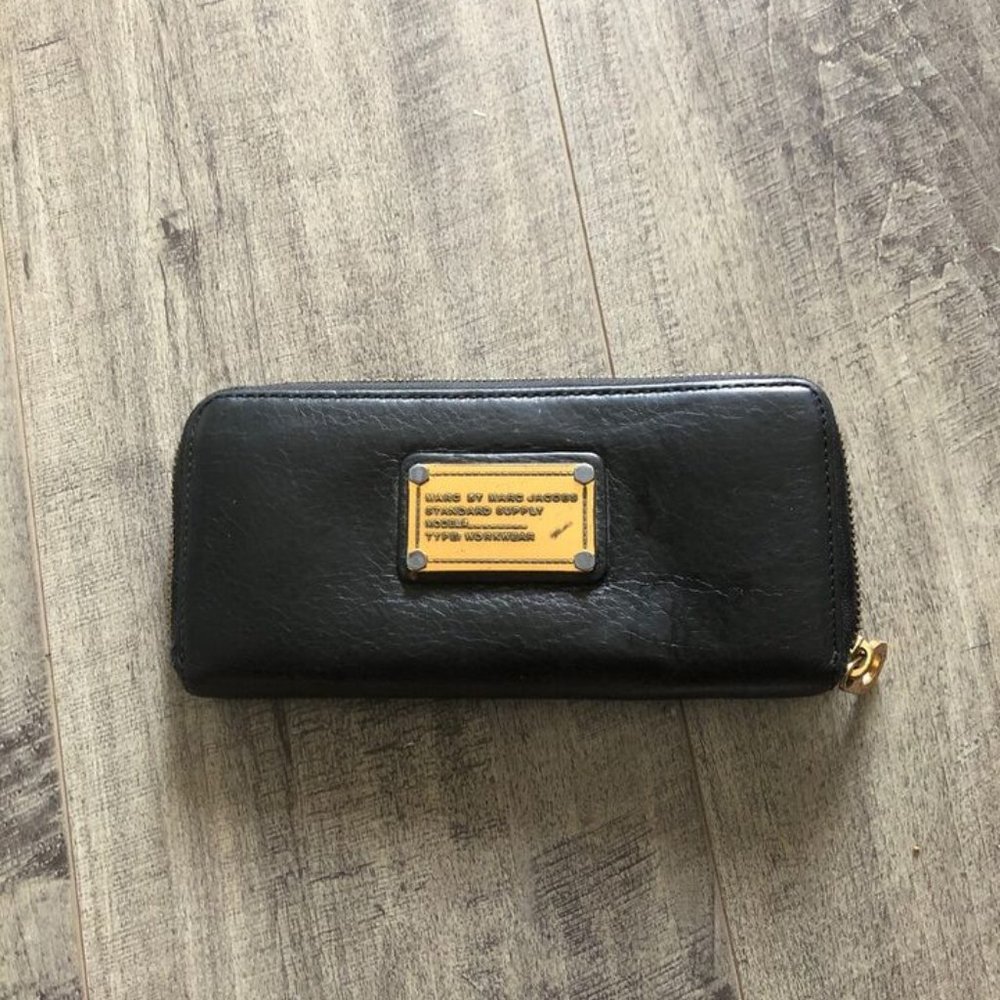MARC BY MARC JACOBS BLACK LEATHER WALLET